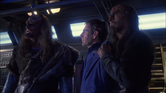 Star Trek Enterprise 2×25 – Bounty